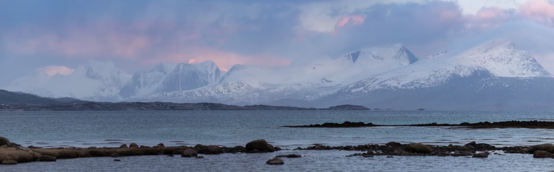 panorama sur les alpes de lyngen