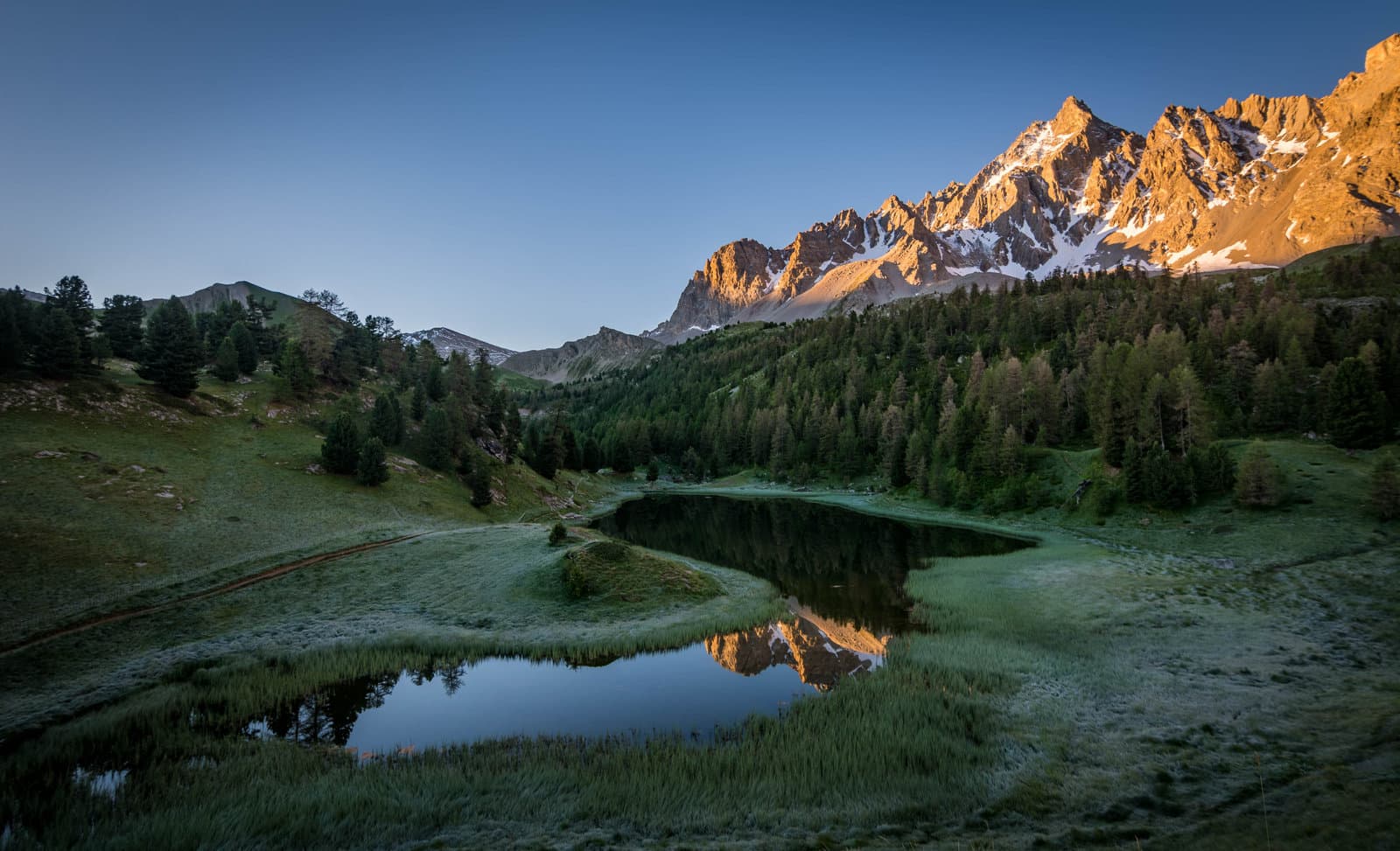 Le lac Miroir (2 215m)