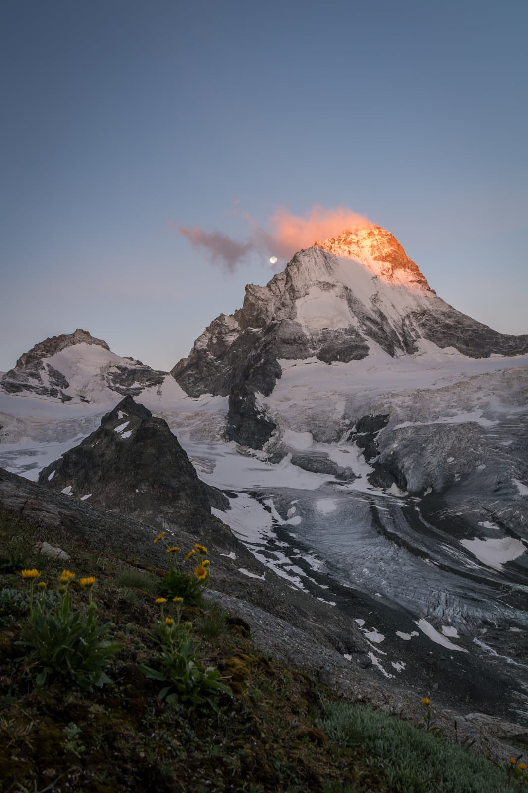 Premières lueurs sur la Dent Blanche