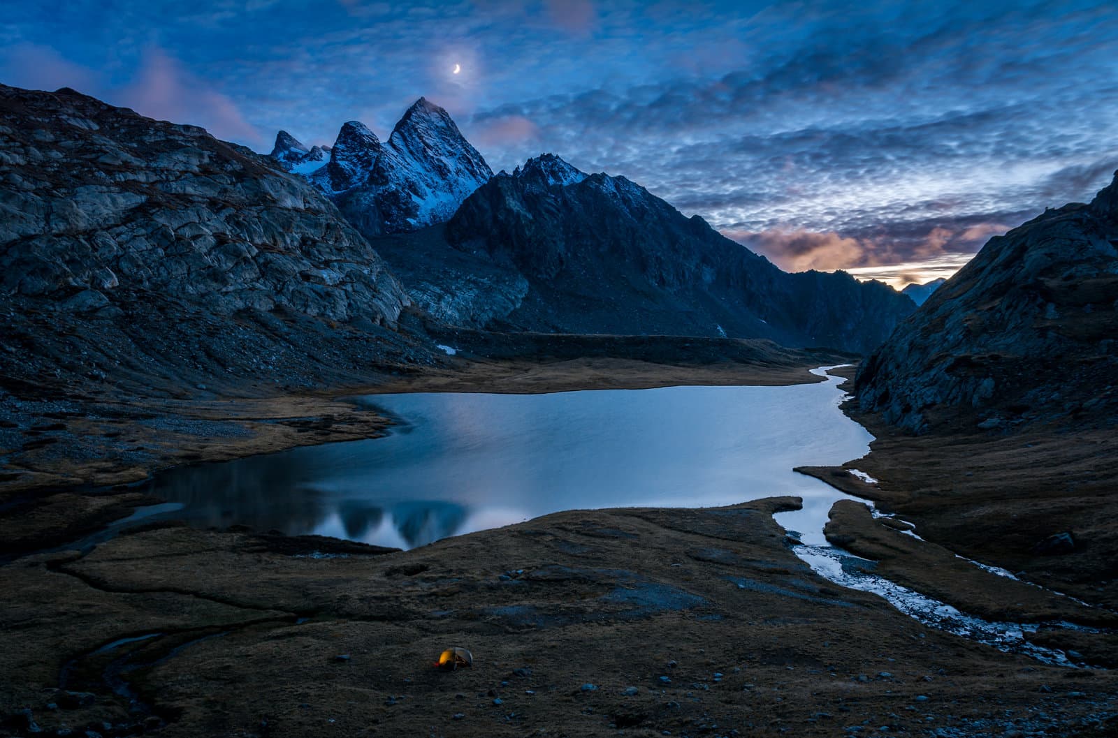 Le lac du Ruitor à l'heure bleue