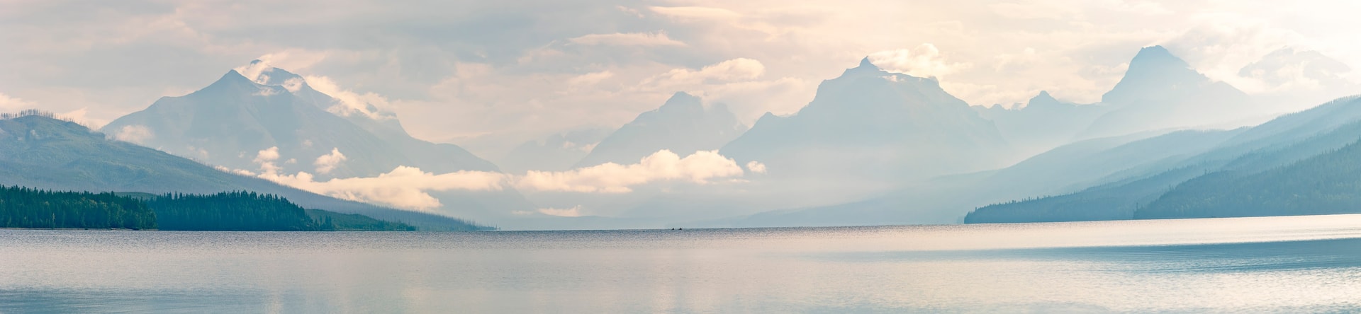 UN MATIN SUR McDonald lake — Glacier, ETATS UNIS