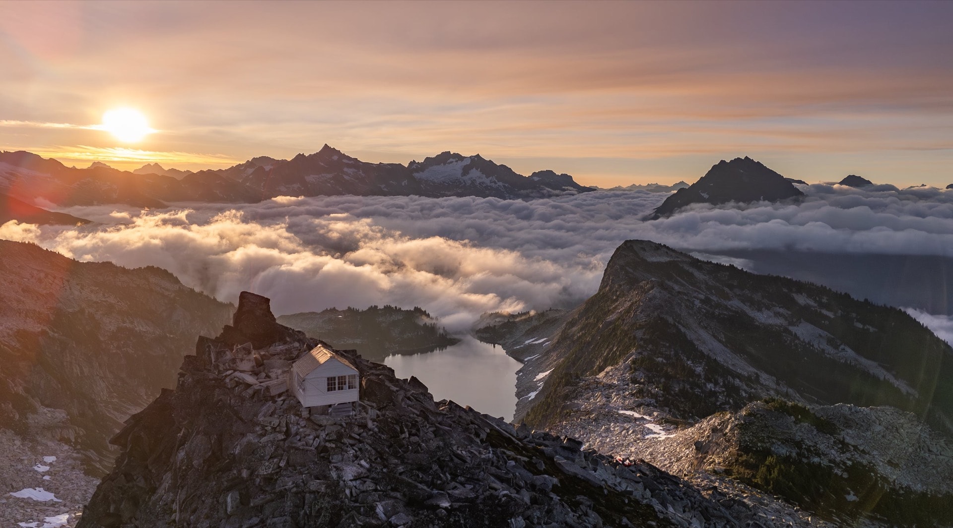 Hidden lake lookout au lever de soleil — North Cascades, ETATS UNIS