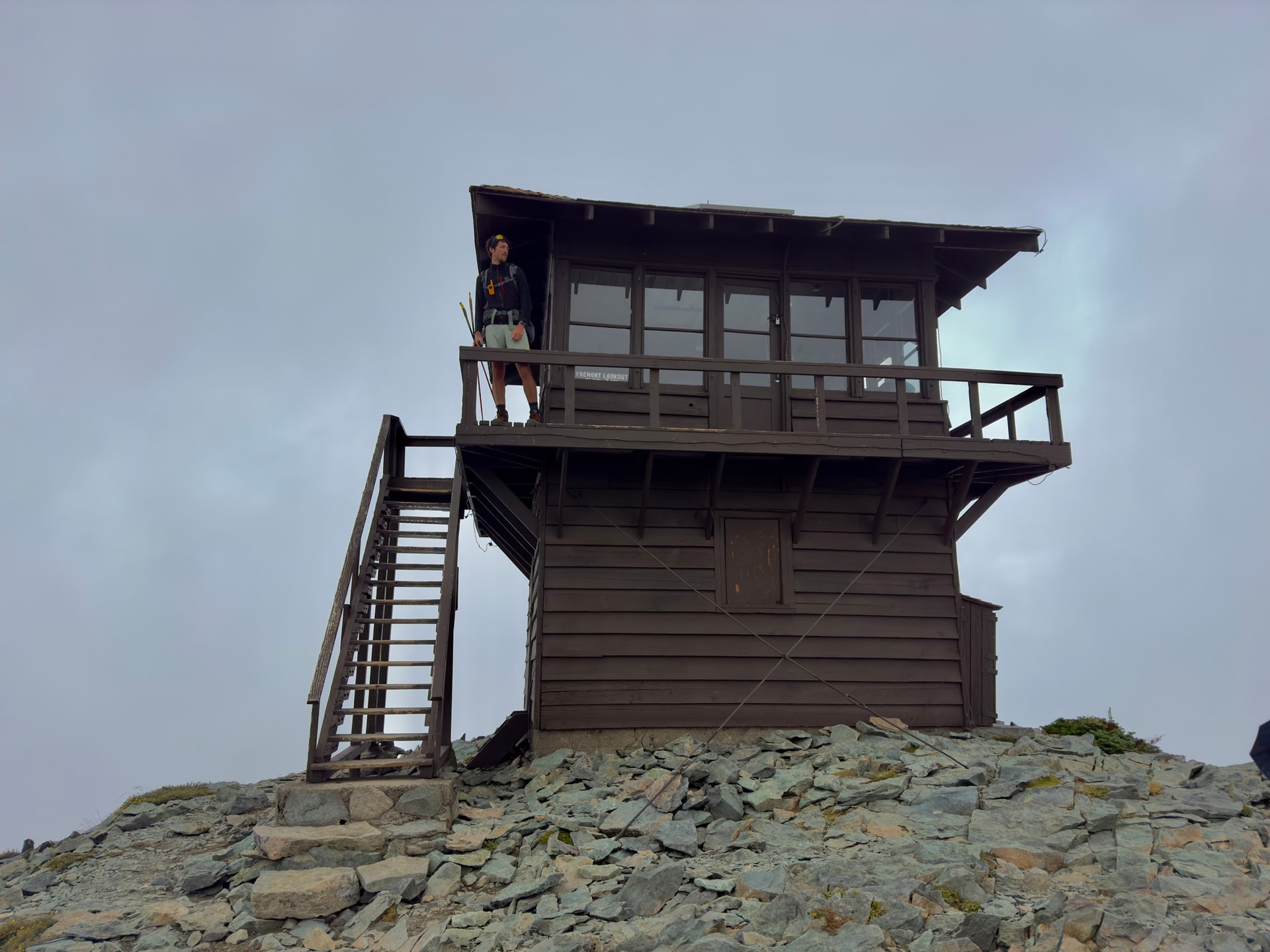 Romain visite le lookout — Parc National du Mount Rainier, Washington