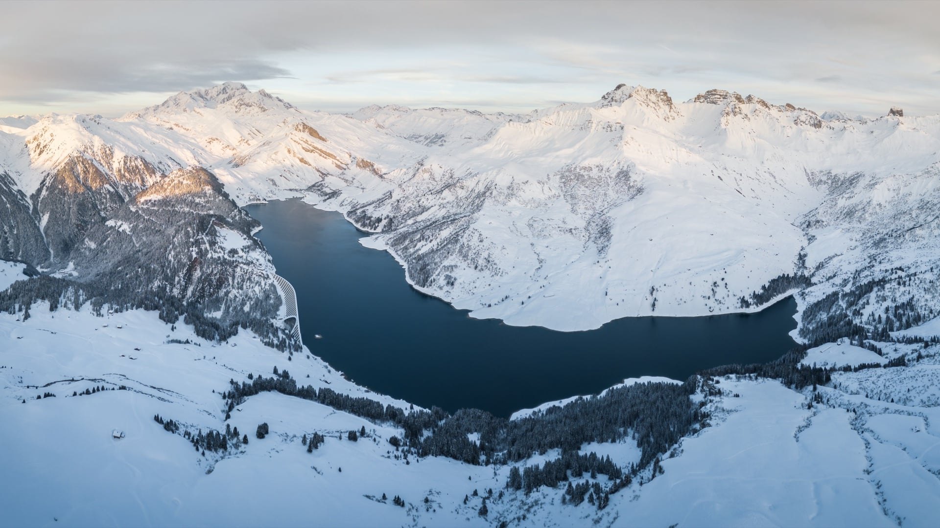 Lac de Roselend in Winter Attire — Beaufortain