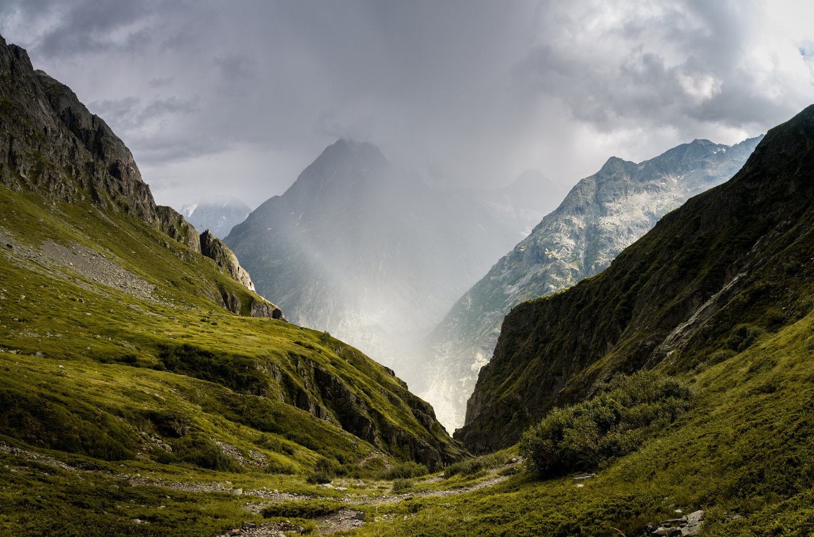 Le vallon du Soreiller après l'orage — Écrins
