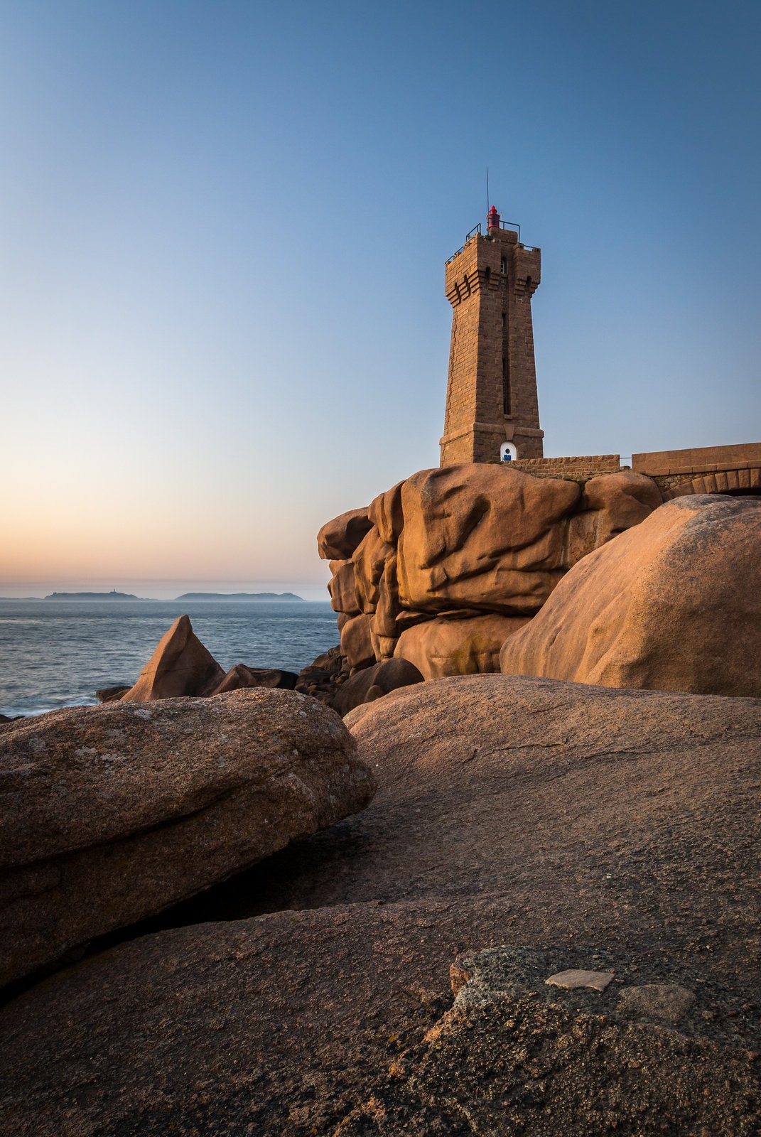 Phare de ploumanac'h, bretagne — Mer
