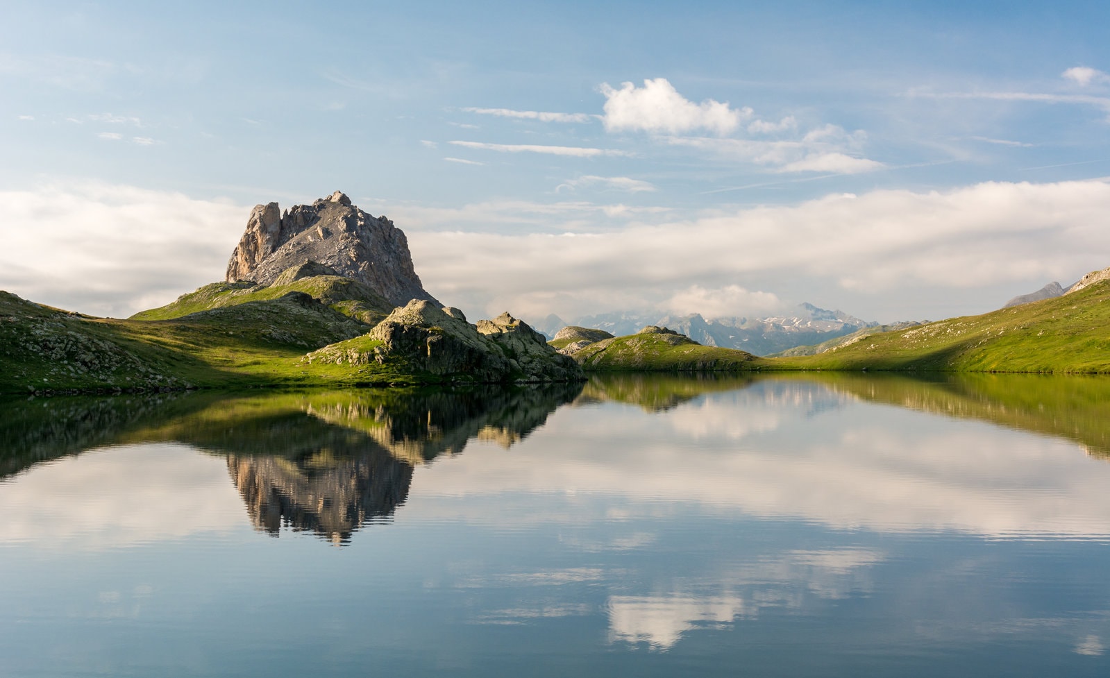 Reflet sur le lac de Roburent — Ubaye
