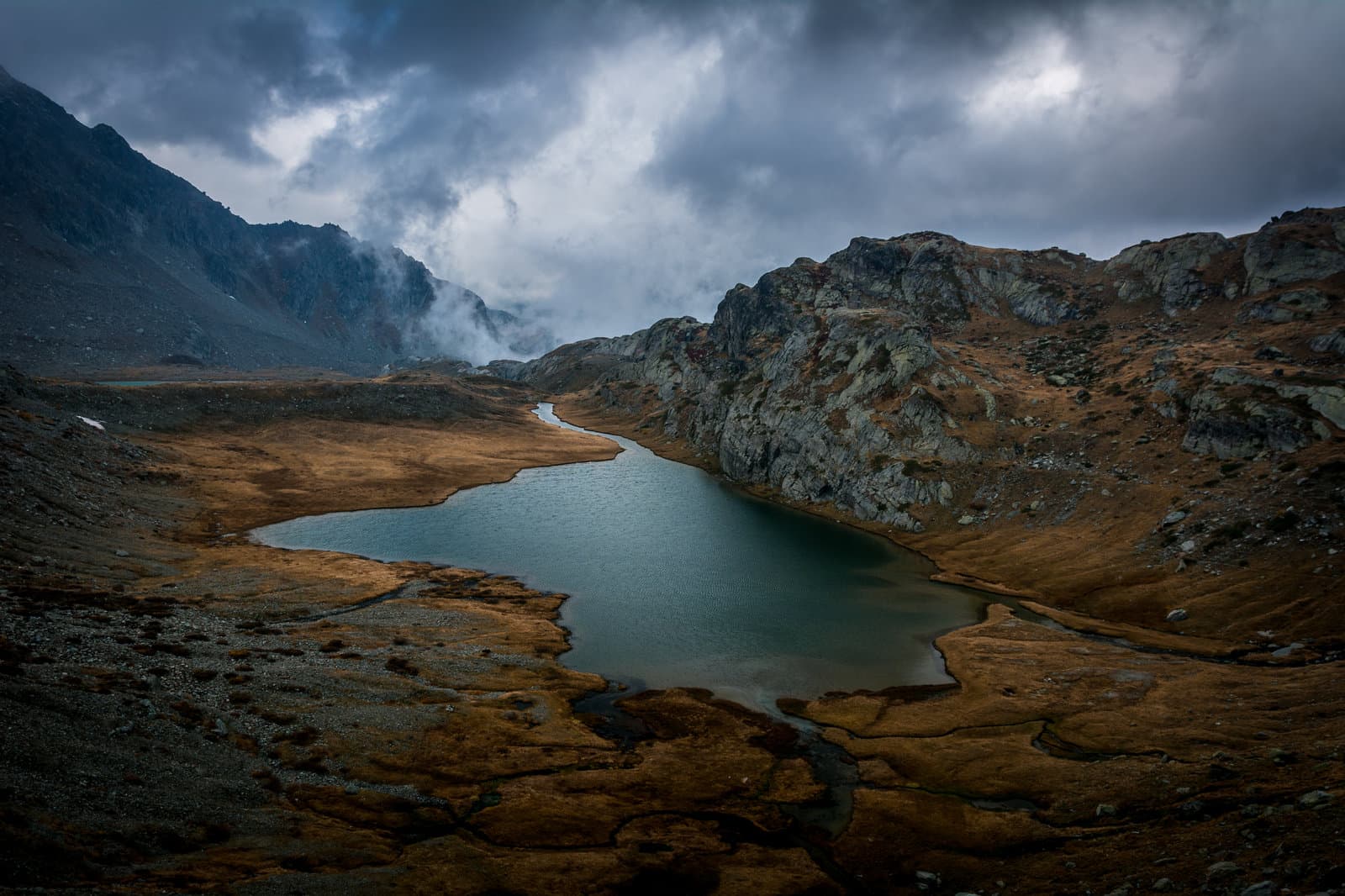 Mist at Lake Ruitor